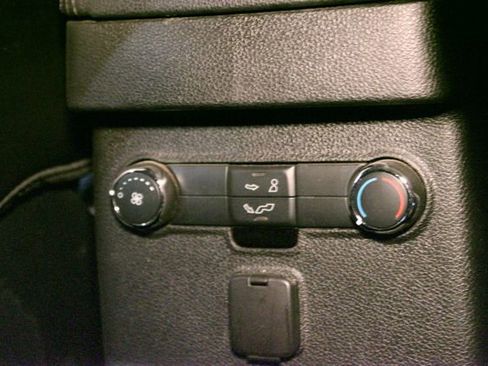 Used 2018 Ford Explorer XLT w/ Equipment Group 202A AWD/4WD image 15
