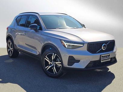 New 2026 Volvo XC40 B5 Core w/ Climate Package