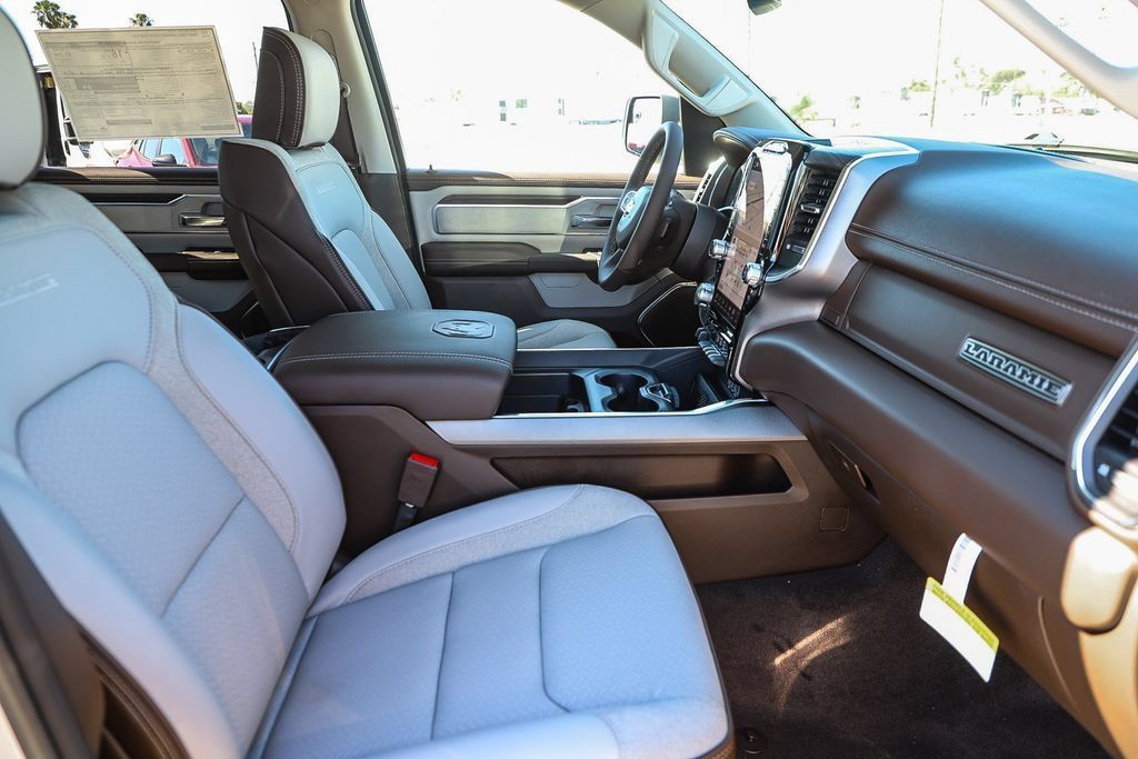 New 2026 RAM 1500 Laramie AWD/4WD image 18