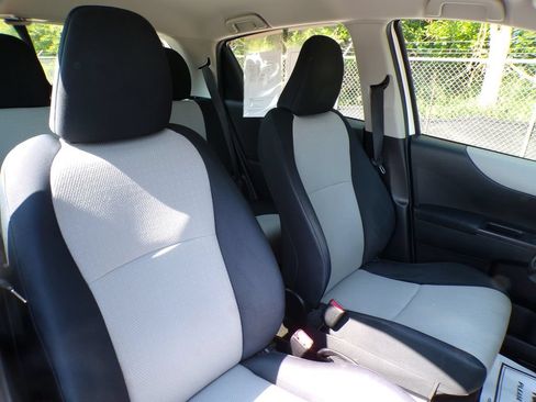 Used 2014 Toyota Yaris LE FWD image 13