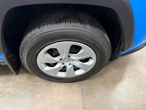 Used 2019 Toyota RAV4 LE w/ All Weather Liner Package AWD/4WD image 33