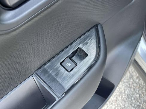 Used 2025 Nissan Rogue S image 9