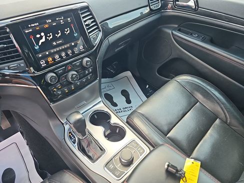 Used 2021 Jeep Grand Cherokee Trailhawk w/ Trailhawk Luxury Group AWD/4WD image 25