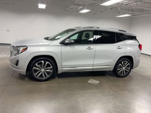 Used 2020 GMC Terrain Denali w/ Denali Premium Package image 2