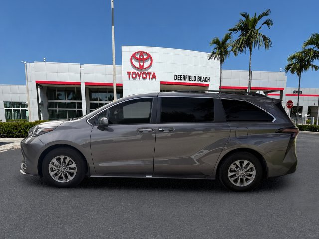 Used 2024 Toyota Sienna XLE w/ XLE Plus Package FWD image 6