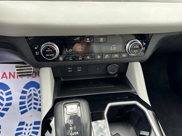 Used 2025 Mitsubishi Outlander SEL AWD/4WD image 25