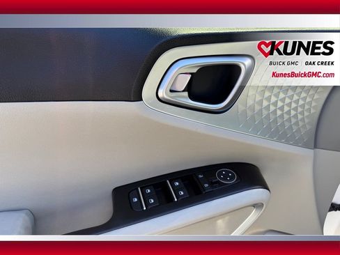 Used 2025 Kia Soul LX w/ LX Technology Package FWD image 8