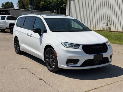 Used 2025 Chrysler Pacifica Limited