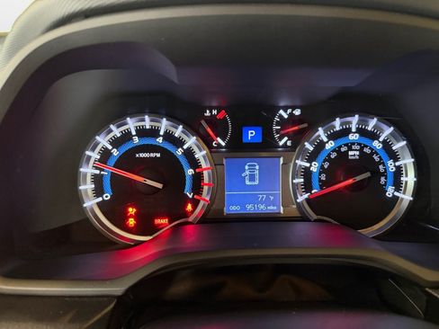 Certified 2016 Toyota 4Runner SR5 AWD/4WD image 14