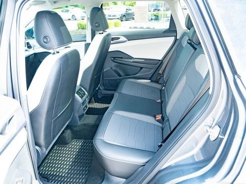 Used 2025 Volkswagen Taos SE w/ Panoramic Sunroof Package AWD/4WD image 30