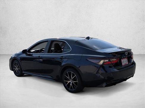 Used 2021 Toyota Camry SE image 7