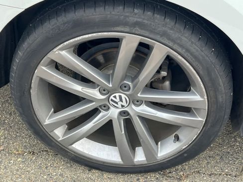 Used 2017 Volkswagen Passat 1.8T R-Line w/ R-Line Lighting Package image 14