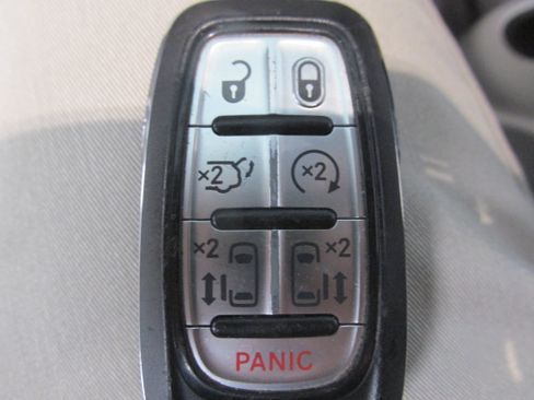 Used 2023 Chrysler Pacifica Touring-L FWD image 41
