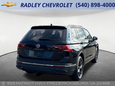 Used 2024 Volkswagen Tiguan SE w/ Panoramic Sunroof Package AWD/4WD image 27
