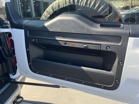 Certified 2024 Land Rover Defender 110 SE image 39