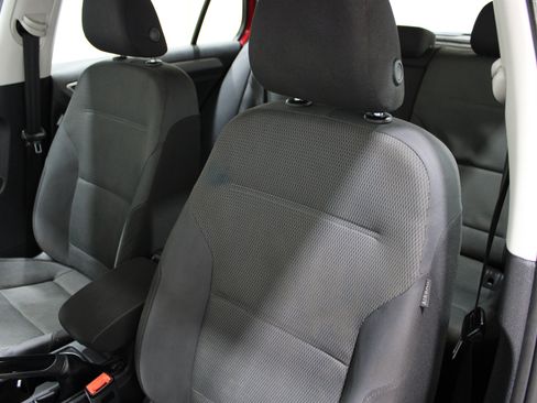 Used 2017 Volkswagen Golf S FWD image 5