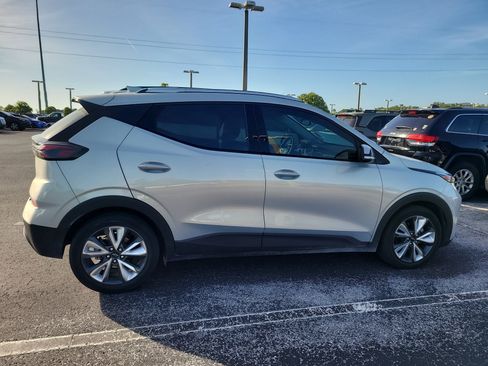 Used 2022 Chevrolet Bolt EUV LT w/ Convenience Package image 10