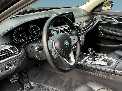 Used 2021 BMW 740i xDrive w/ Luxury Rear Seating Package AWD/4WD image 16