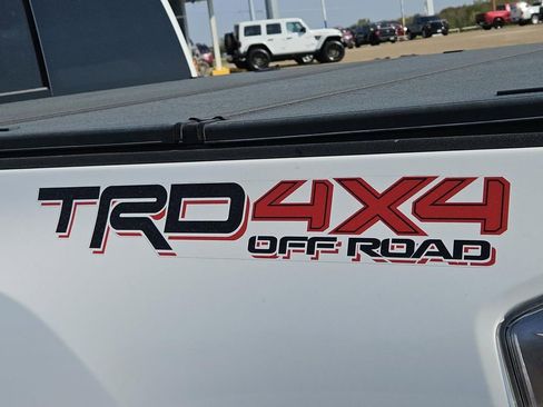 Used 2021 Toyota Tacoma TRD Off-Road image 8