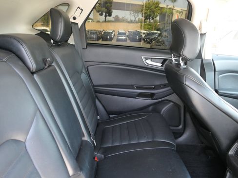Used 2017 Ford Edge SEL w/ Equipment Group 201A FWD image 22