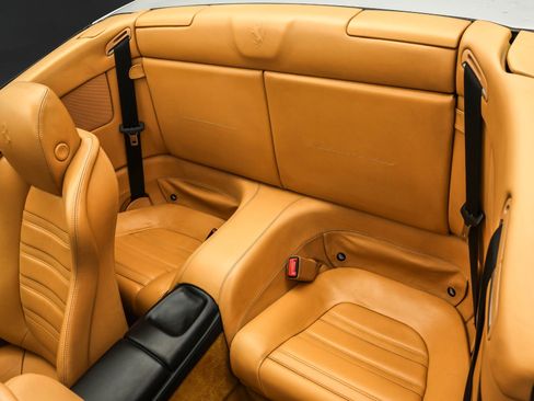 Used 2011 Ferrari California image 27