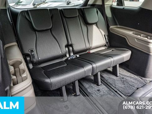 Used 2025 Kia Carnival EX image 23