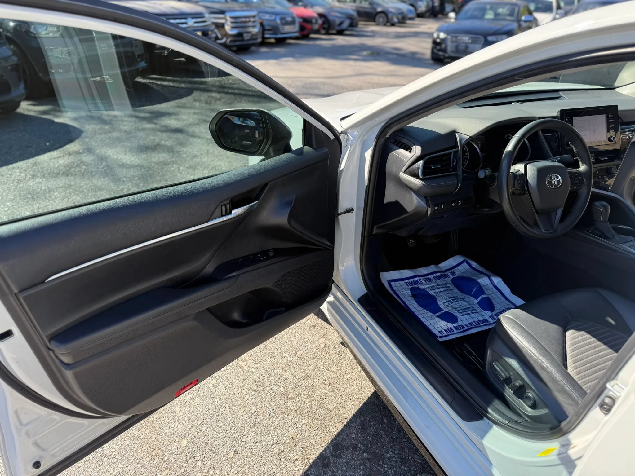 Used 2022 Toyota Camry SE FWD image 14