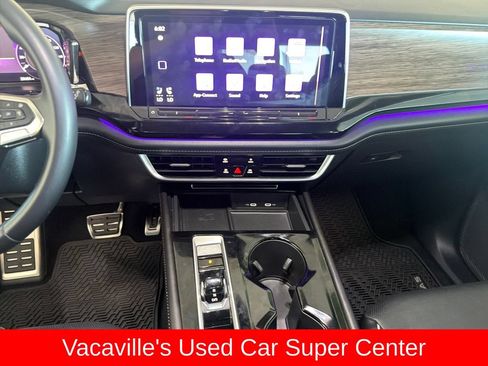 Used 2024 Volkswagen Atlas SEL Premium R-Line AWD/4WD image 17