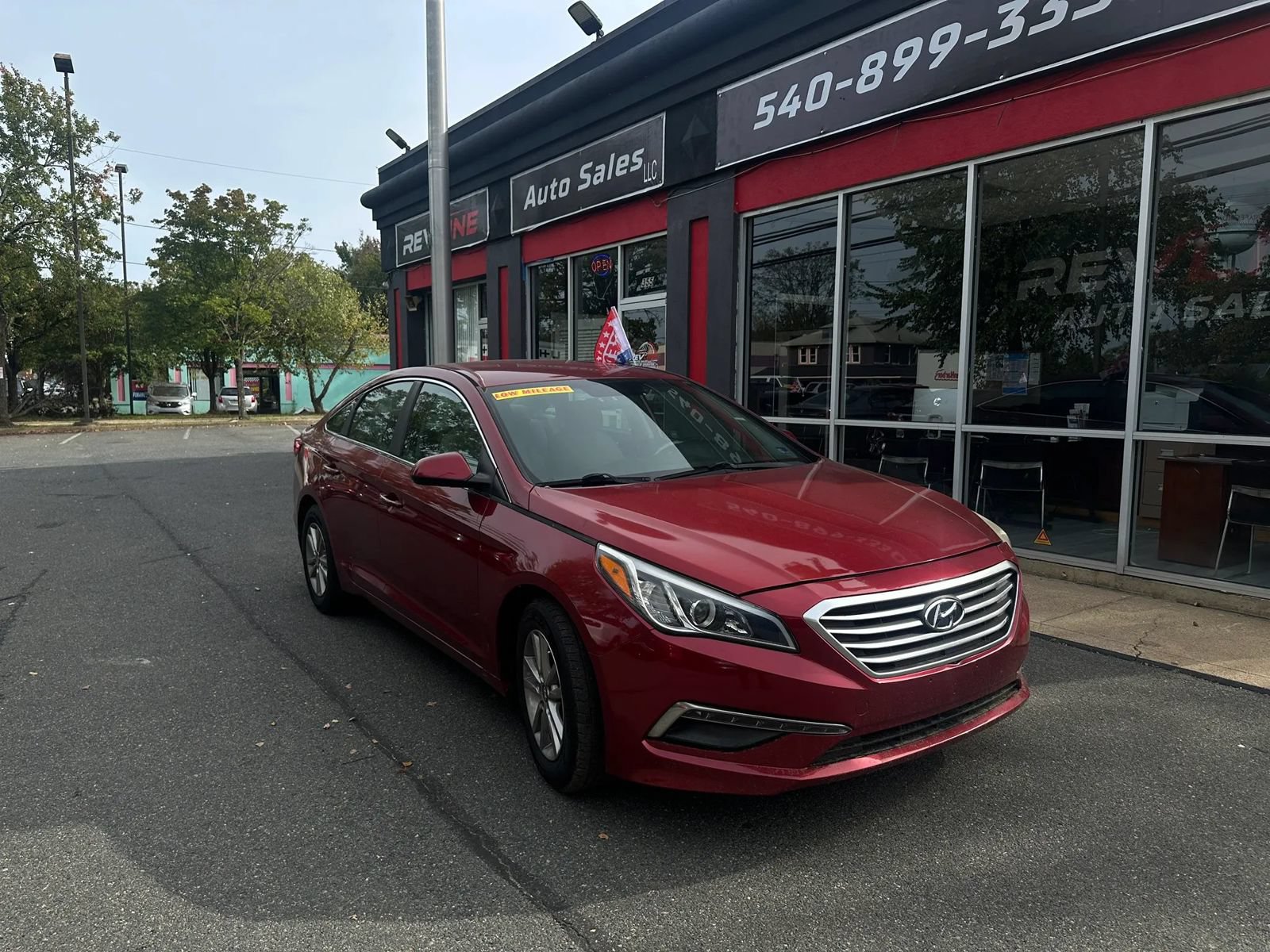 Used 2015 Hyundai Sonata SE FWD image 1