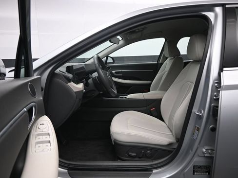 Used 2025 Hyundai Sonata SEL FWD image 23