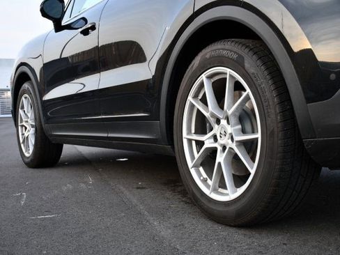 Used 2025 Porsche Cayenne image 9