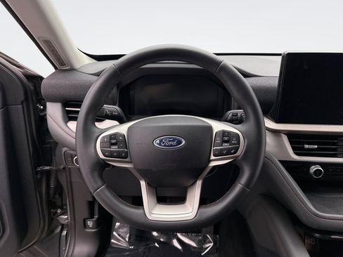 Used 2025 Ford Explorer Active AWD/4WD image 14