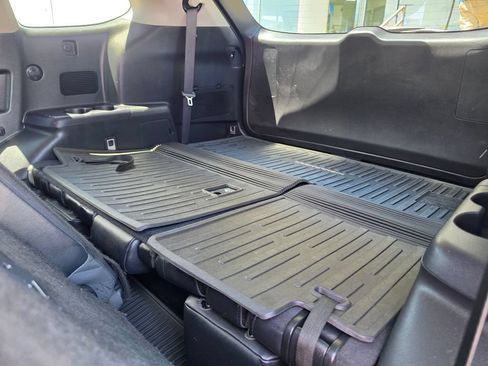 Used 2022 Toyota Highlander XLE AWD/4WD image 14
