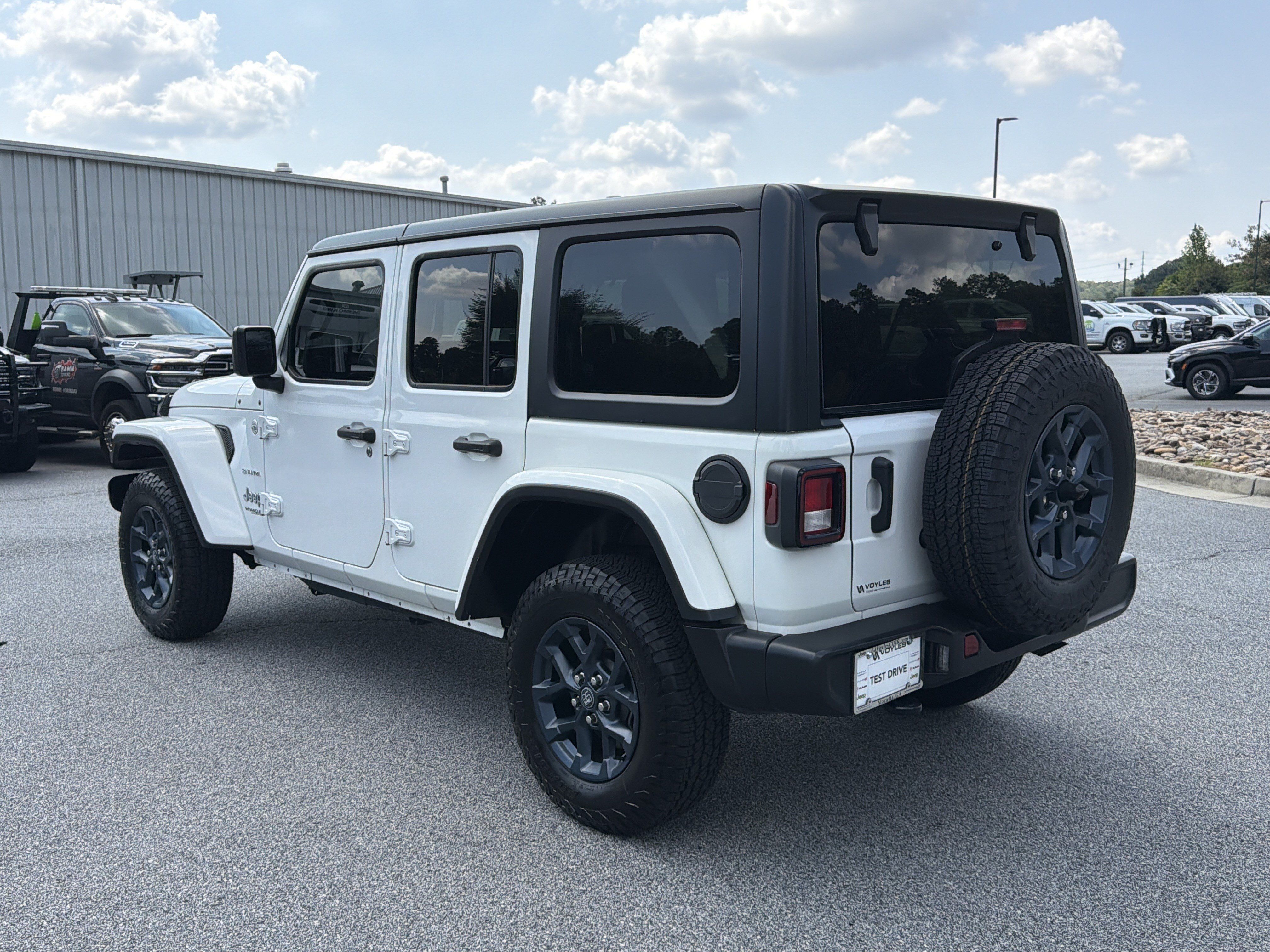 Used 2021 Jeep Wrangler Unlimited Sahara AWD/4WD image 6