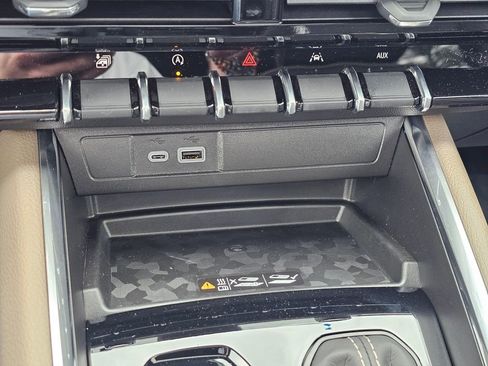 New 2026 GMC Canyon Denali w/ LPO, Black Badging Package image 33