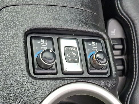 Used 2014 Nissan 370Z Touring w/ Sport Package image 23