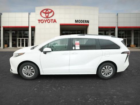 New 2026 Toyota Sienna XLE FWD image 20