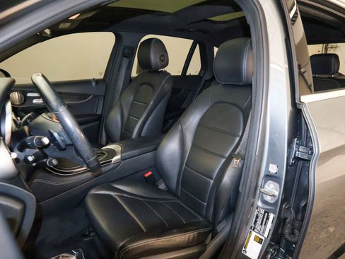 Used 2018 Mercedes-Benz GLC 300 4MATIC w/ Premium Package image 13