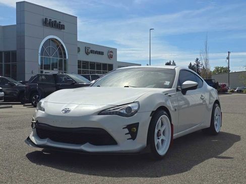 Used 2017 Toyota 86 RWD image 1