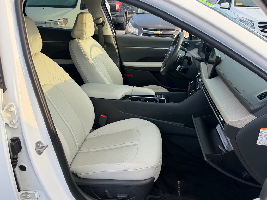 Used 2025 Hyundai Sonata SEL FWD image 17