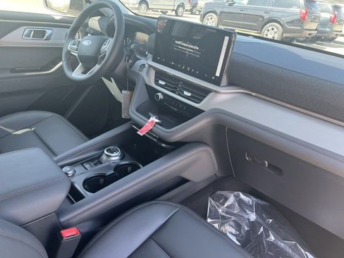 New 2025 Ford Explorer Active w/ Active Comfort Package image 12