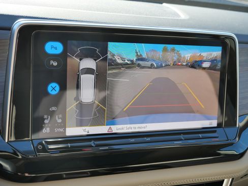 Certified 2025 Volkswagen Atlas SEL Premium R-Line image 35