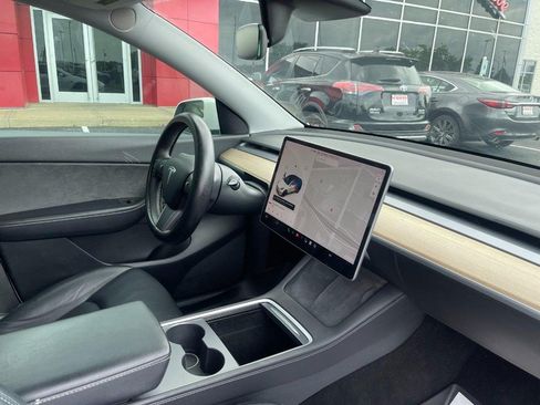 Used 2021 Tesla Model Y Long Range AWD/4WD image 2