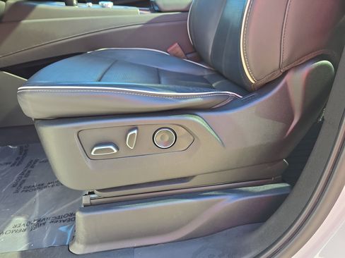 Used 2021 Cadillac Escalade ESV Premium Luxury image 29