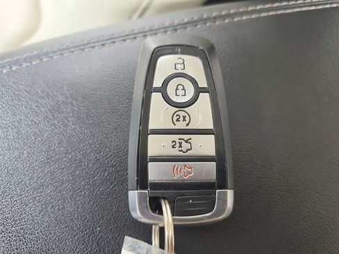 Used 2021 Ford Edge Titanium FWD image 32