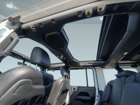 Used 2023 Jeep Wrangler Unlimited Rubicon 4xe image 38