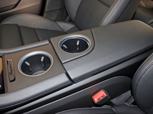 Used 2026 Porsche Taycan image 32