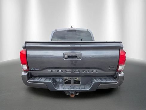 Used 2022 Toyota Tacoma SR5 w/ Technology Package RWD image 3