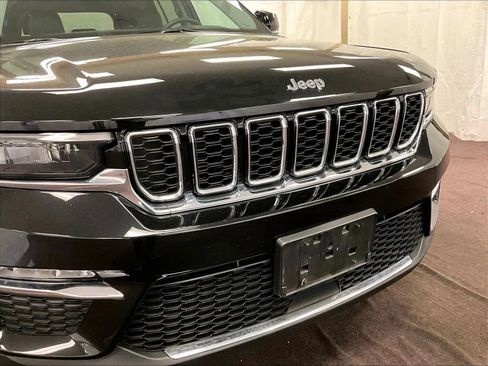 Used 2023 Jeep Grand Cherokee Limited image 29