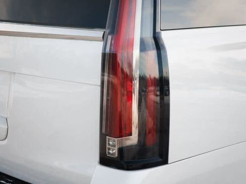 Used 2016 Cadillac Escalade ESV Luxury image 12